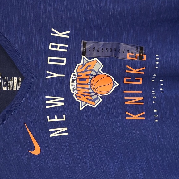 The Nike Tee NBA NY Knicks Dri- Fit Cotton V-Neck Athletic Blue Blk Wmns XXL NWT - Picture 4 of 12